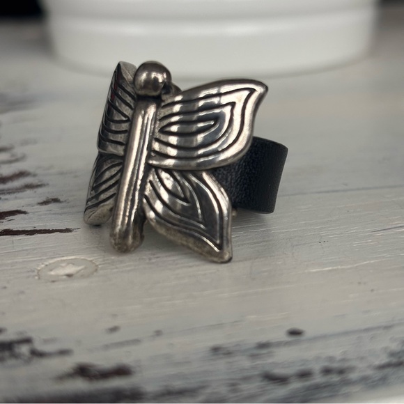 Big Bold Butterfly Ring - Picture 2 of 9